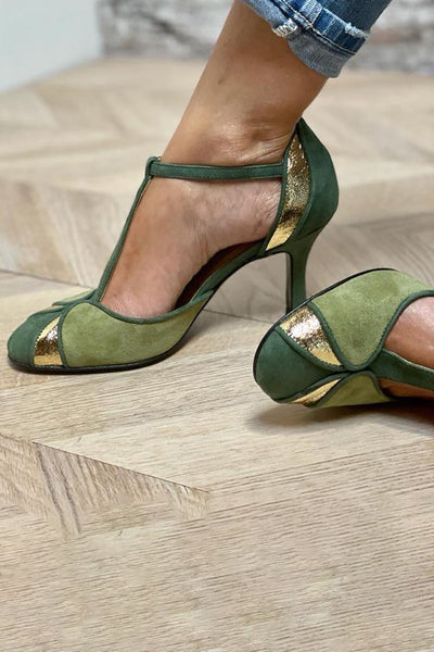 Alona™ | Elegant patchwork court shoes with T-bar and closed toe for a sophisticated style